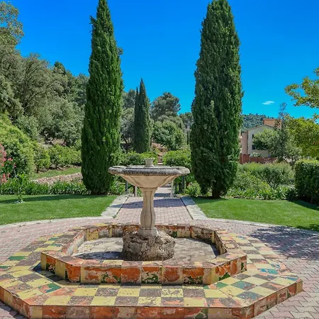 Domaine Des Gueules Cassees 3* La Valette-du-Var