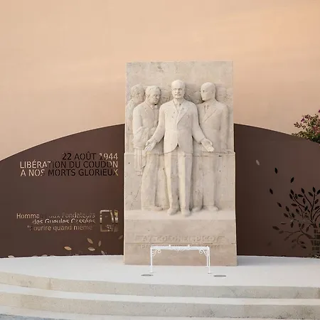 Отель Domaine Des Gueules Cassees